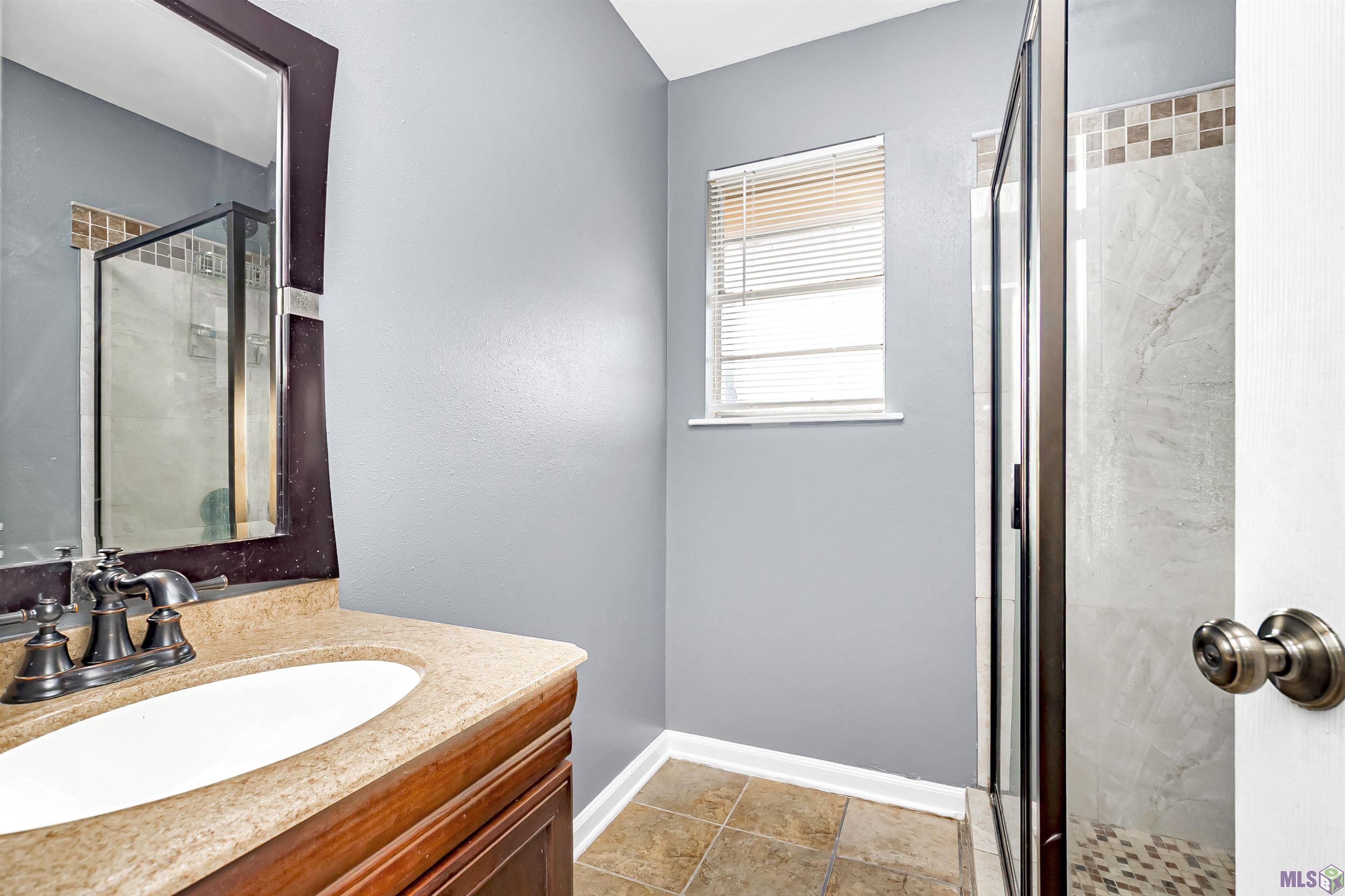 10554 Big Bend Avenue Baton Rouge, LA 70814 - Photo 8 of 11 Primary Bath