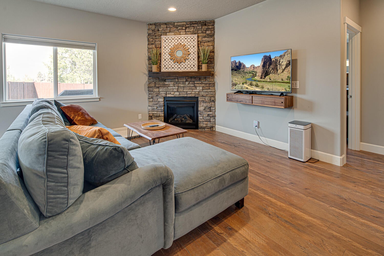 4741 Southwest Zenith Avenue Redmond, OR 97756 - Photo 4 of 34 Open living space w/gas burning fireplace & stone surround.