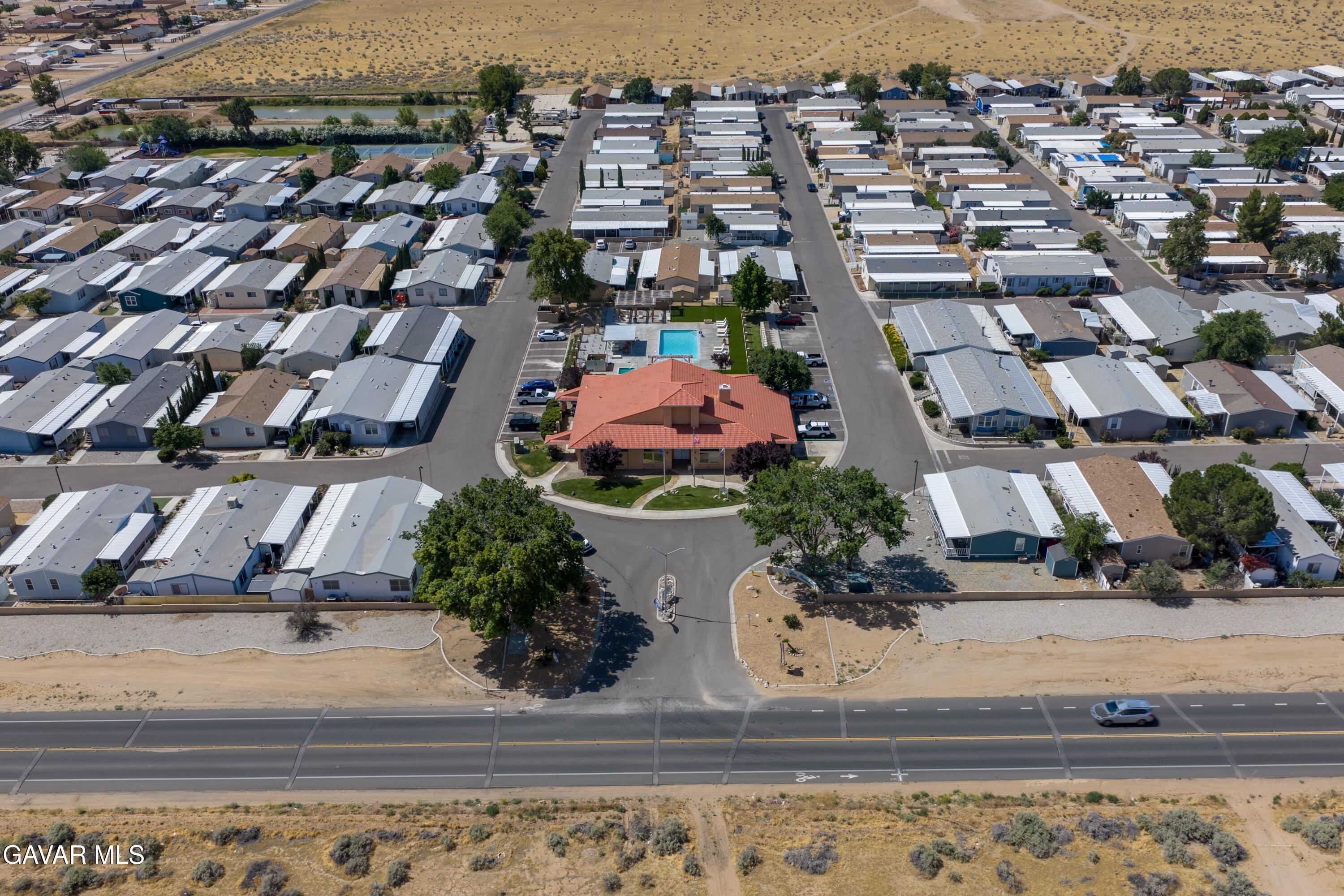 20843 Waalew Road Apple Valley, CA 92307 - Photo 35 of 40 an aerial view of multiple house