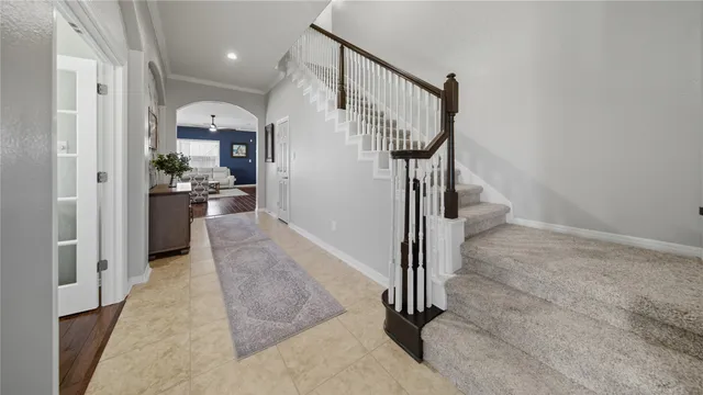 a view of entryway and kitchen