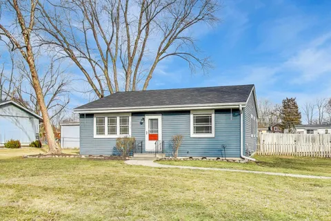$299,900 | 5010 Palm Street, McHenry, IL 60051