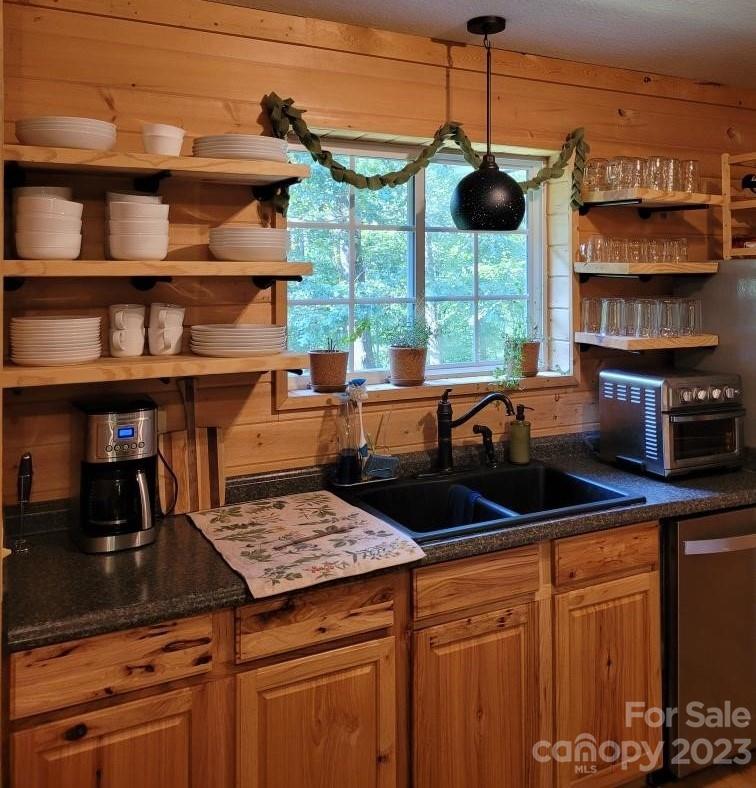 1273 Levi Mathis Road Whittier, NC 28789 - Photo 4 of 36 Gallery Image 4