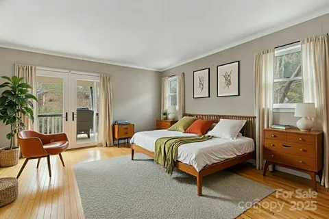 a view of empty room with window