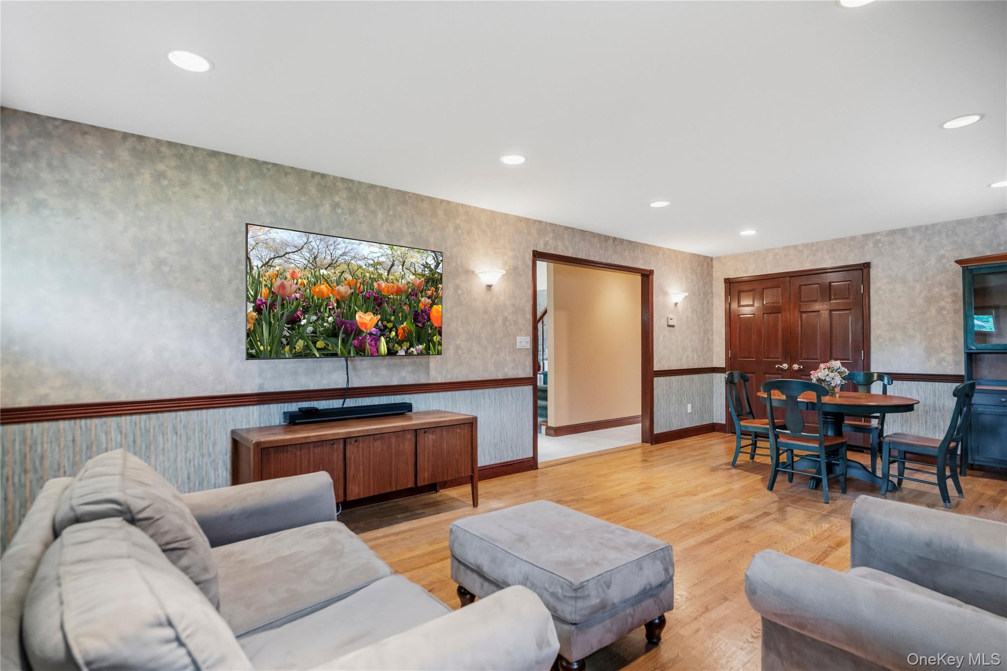 565 Mohawk Road West West Hempstead, NY 11552 - Photo 24 of 48