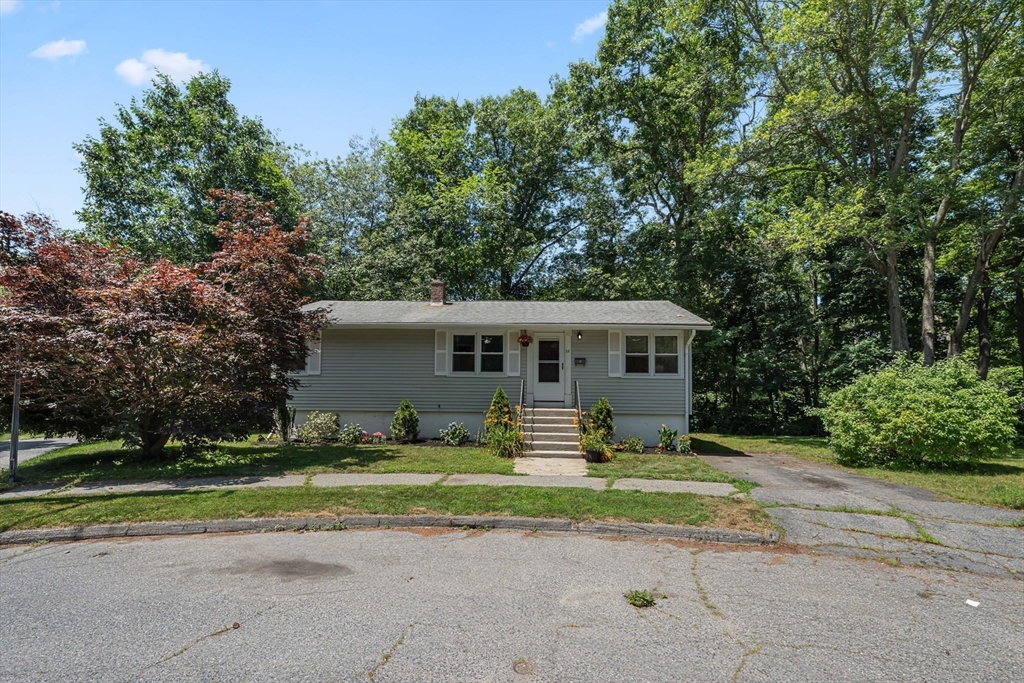 28 Greybert Lane Worcester, MA 01602 - Photo 4 of 35