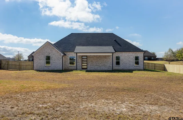 $515,000 | 19383 Ridge Point Circle, Lindale, TX 75771