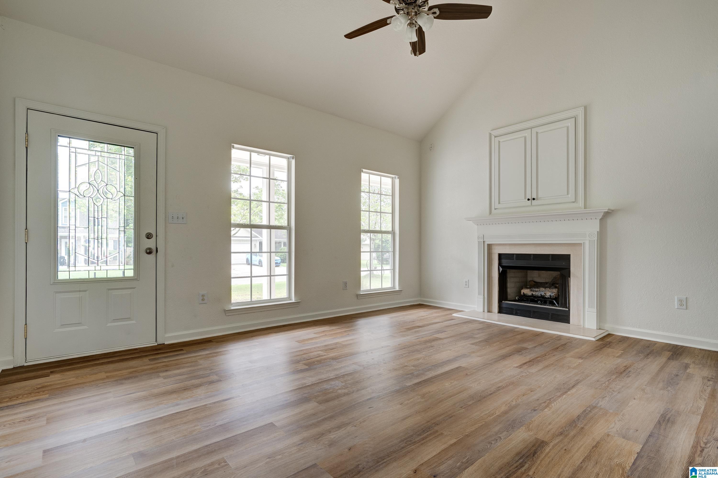 641 Meriweather Drive Calera, AL 35040 - Photo 3 of 28