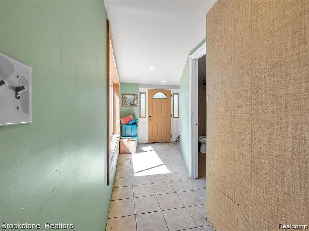 8056 Washburn Road Goodrich, MI 48438 - Photo 32 of 45 32-8056-Washburn-Rd-WindowStill-Real-Estate-Photography-32.jpg