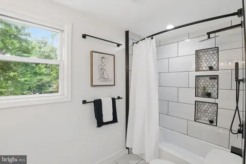 $900,000 | 3322 Holloman Road, Falls Church, VA 22042