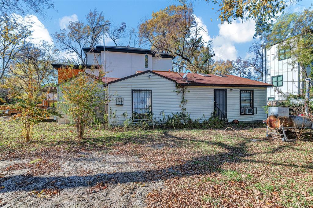 917 Walkway Street Dallas, TX 75212 - Photo 11 of 15 a view of a house with a yard and sitting area
