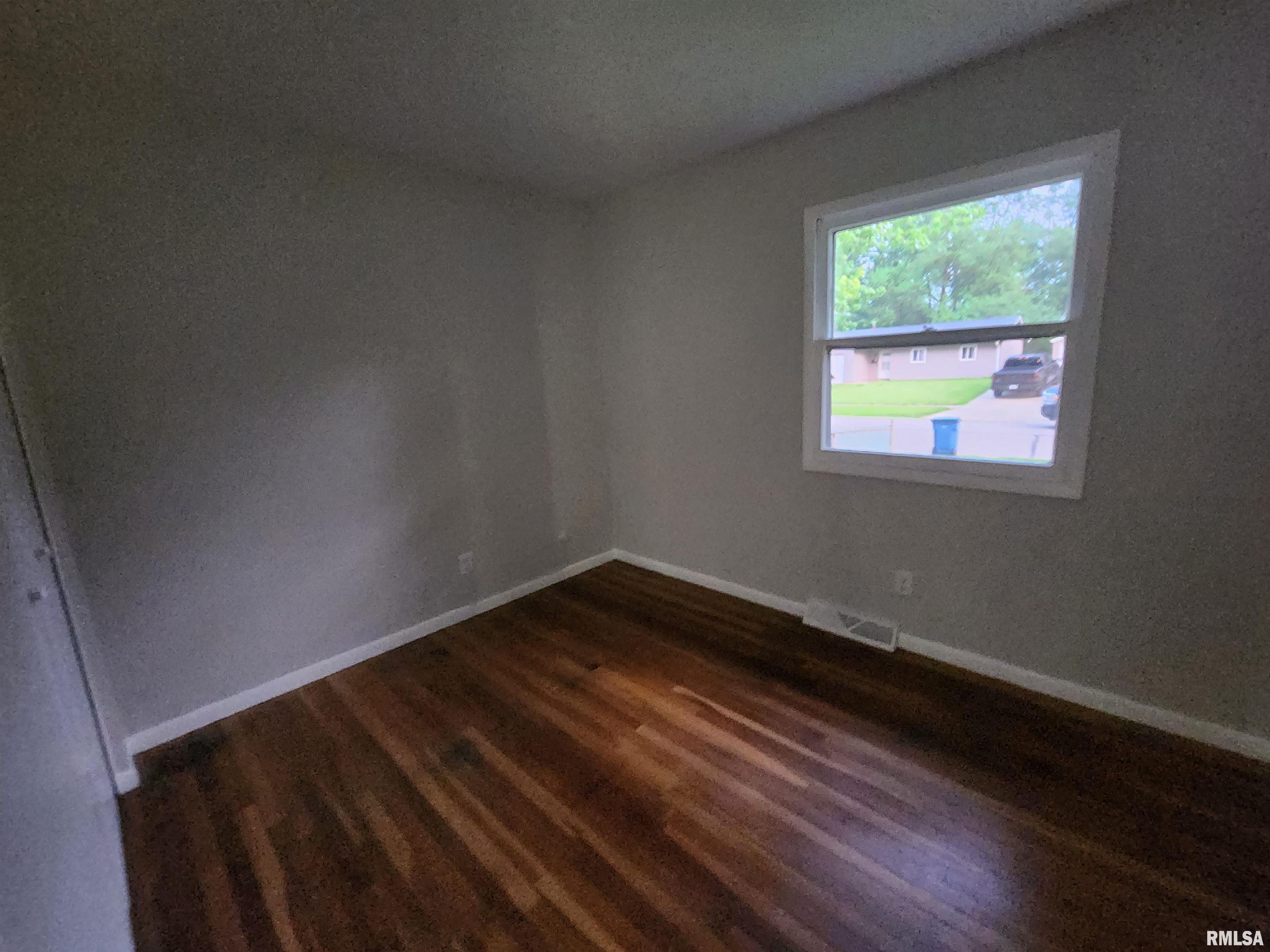 2521 Somerton Road Springfield, IL 62702 - Photo 12 of 31