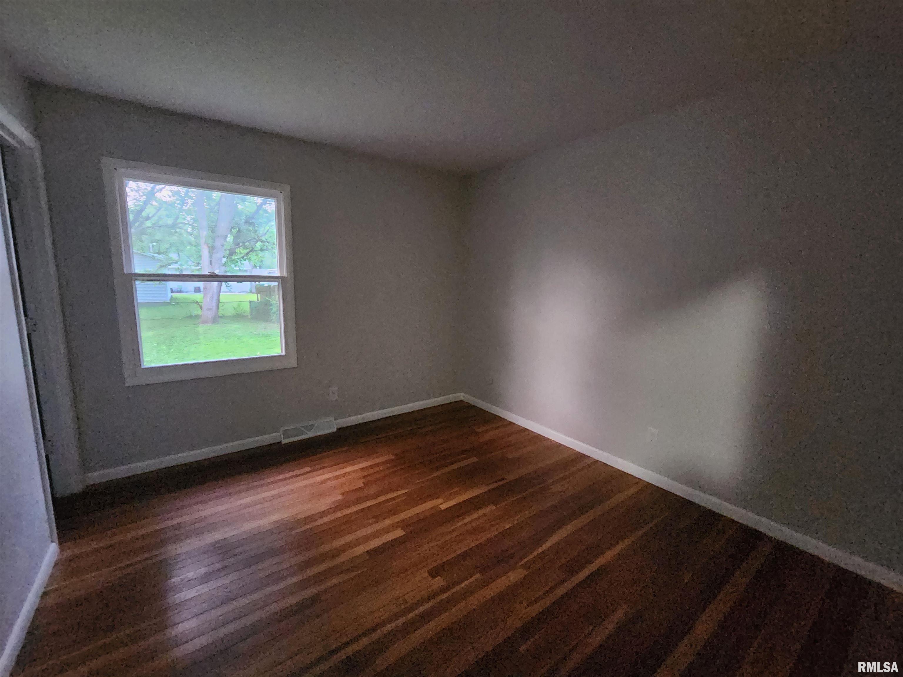 2521 Somerton Road Springfield, IL 62702 - Photo 14 of 31