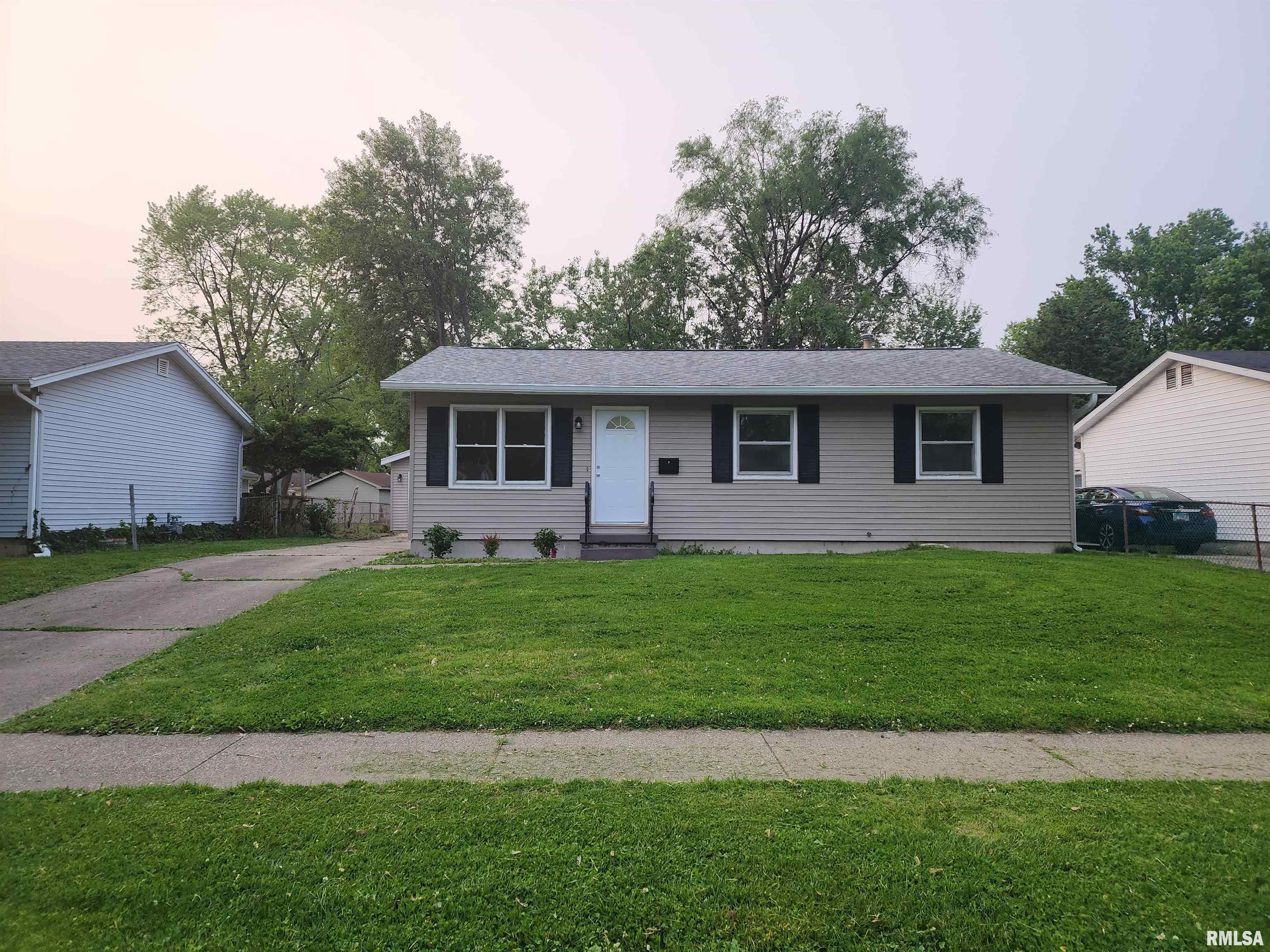 2521 Somerton Road Springfield, IL 62702 - Photo 2 of 31