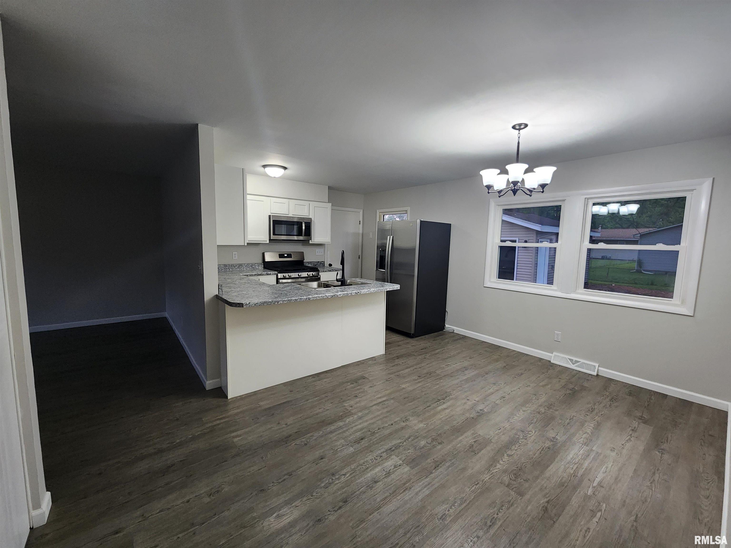 2521 Somerton Road Springfield, IL 62702 - Photo 5 of 31