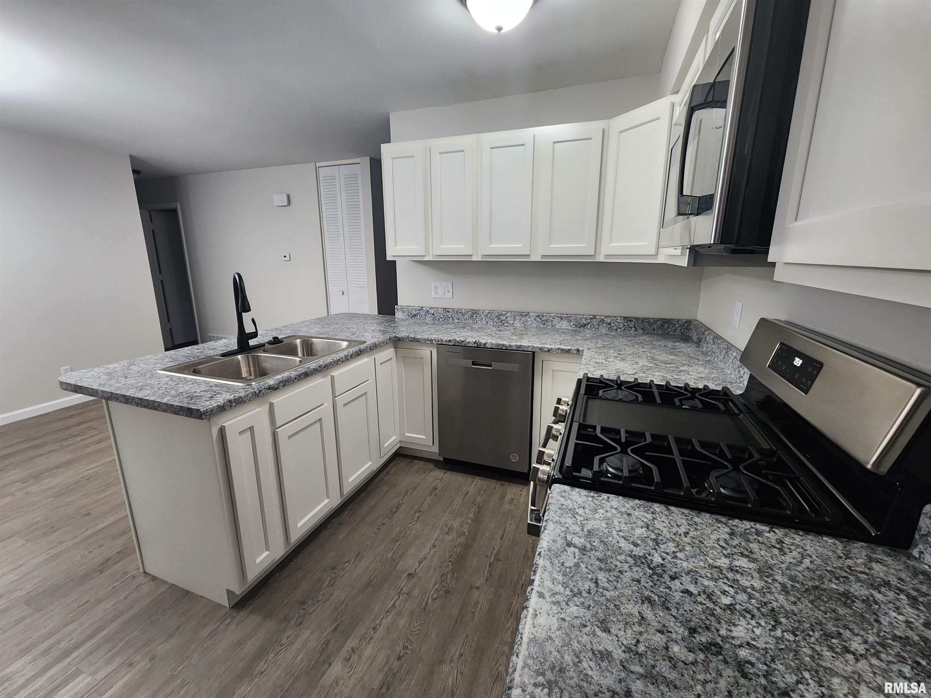 2521 Somerton Road Springfield, IL 62702 - Photo 6 of 31