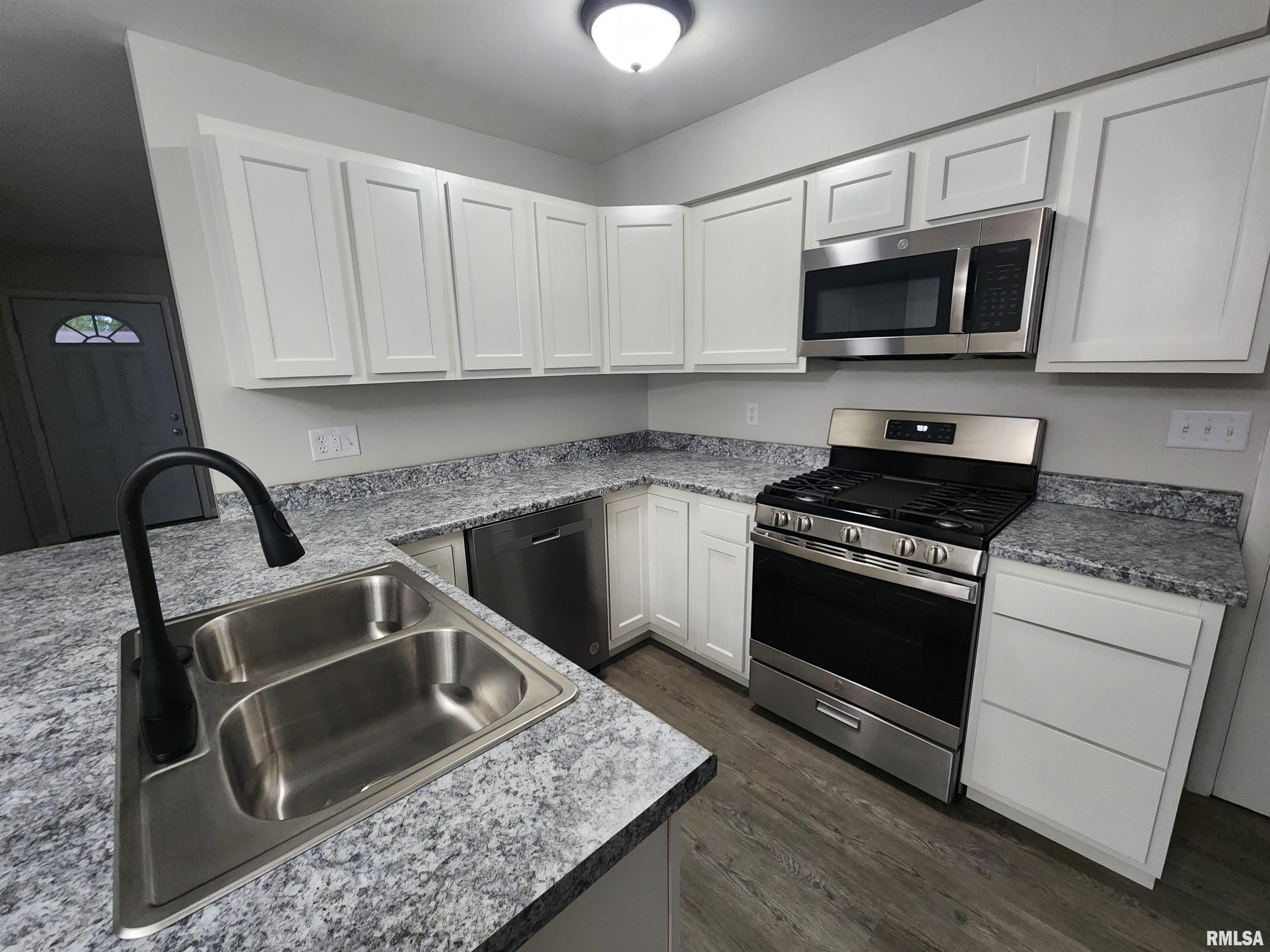 2521 Somerton Road Springfield, IL 62702 - Photo 7 of 31