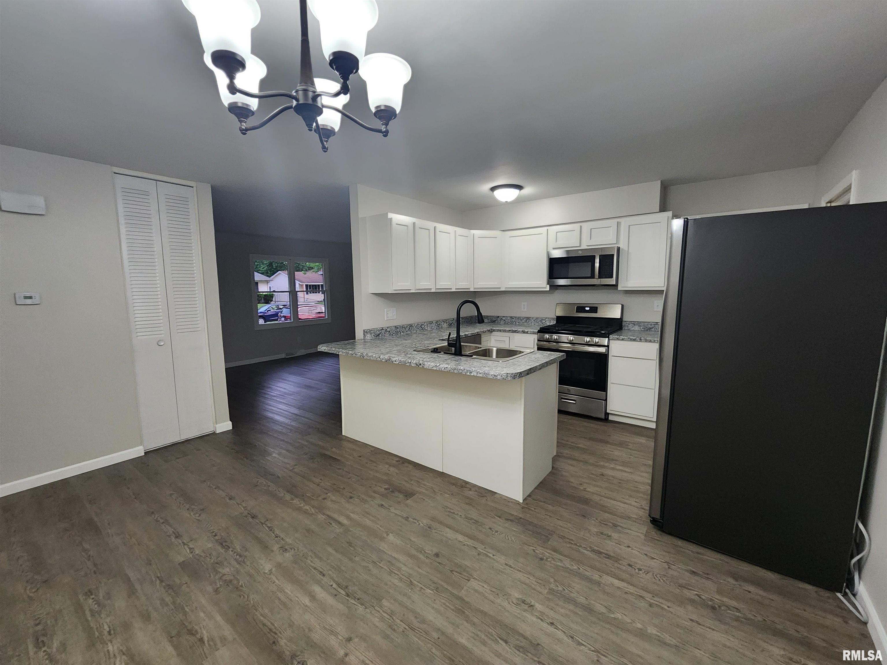 2521 Somerton Road Springfield, IL 62702 - Photo 8 of 31