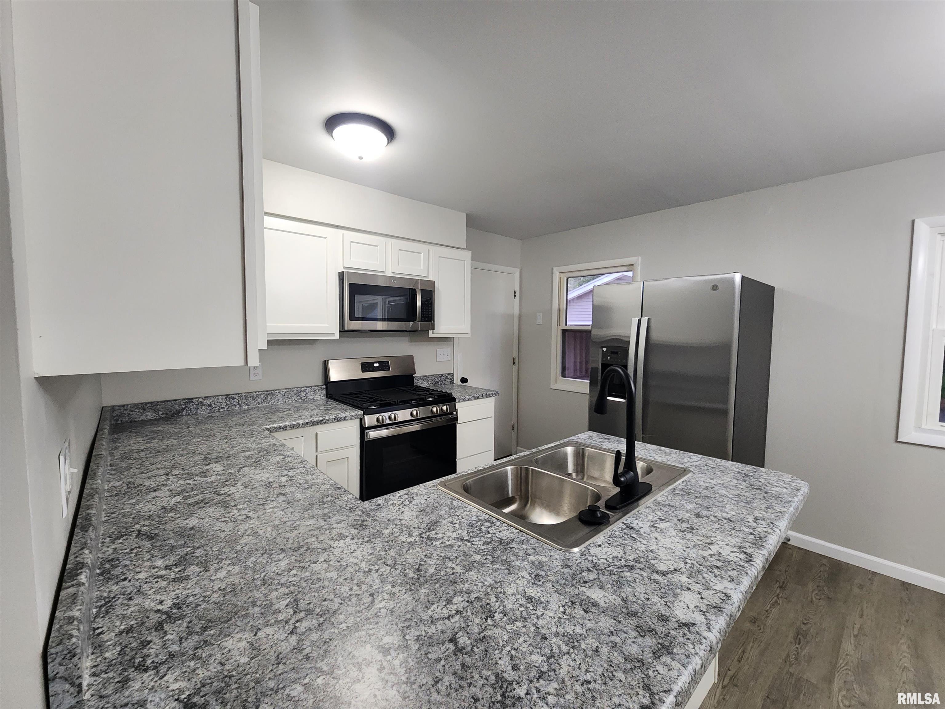 2521 Somerton Road Springfield, IL 62702 - Photo 10 of 31