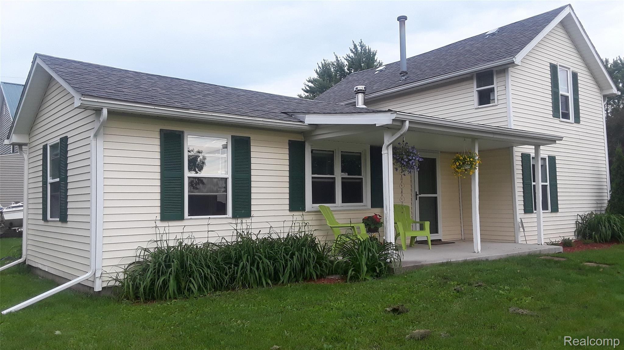 934 Griswold Street Howell, MI 48843 - Photo 1 of 26 20190614_190622.jpg