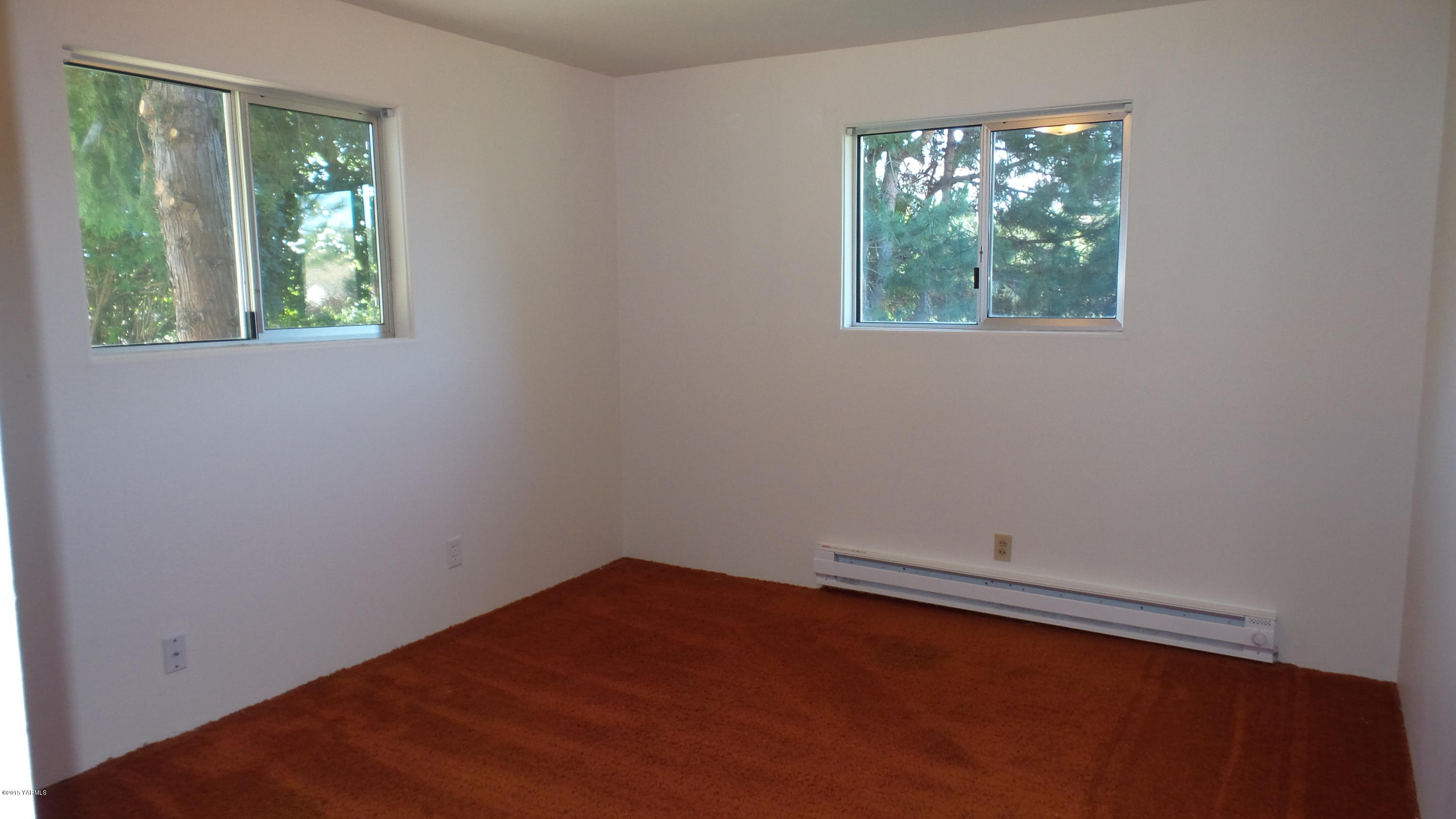 71 West Canyon Road Yakima, WA 98908 - Photo 12 of 19 an empty room with a window
