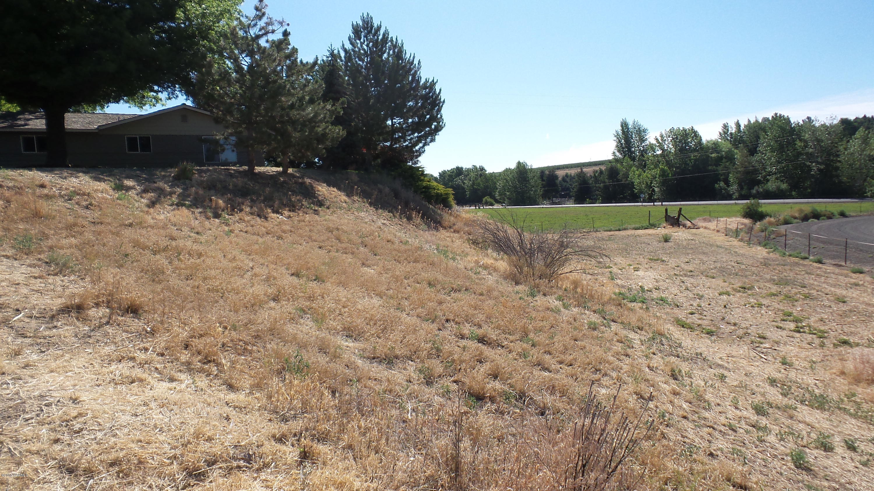 71 West Canyon Road Yakima, WA 98908 - Photo 17 of 19 a view of outdoor space with deck and yard