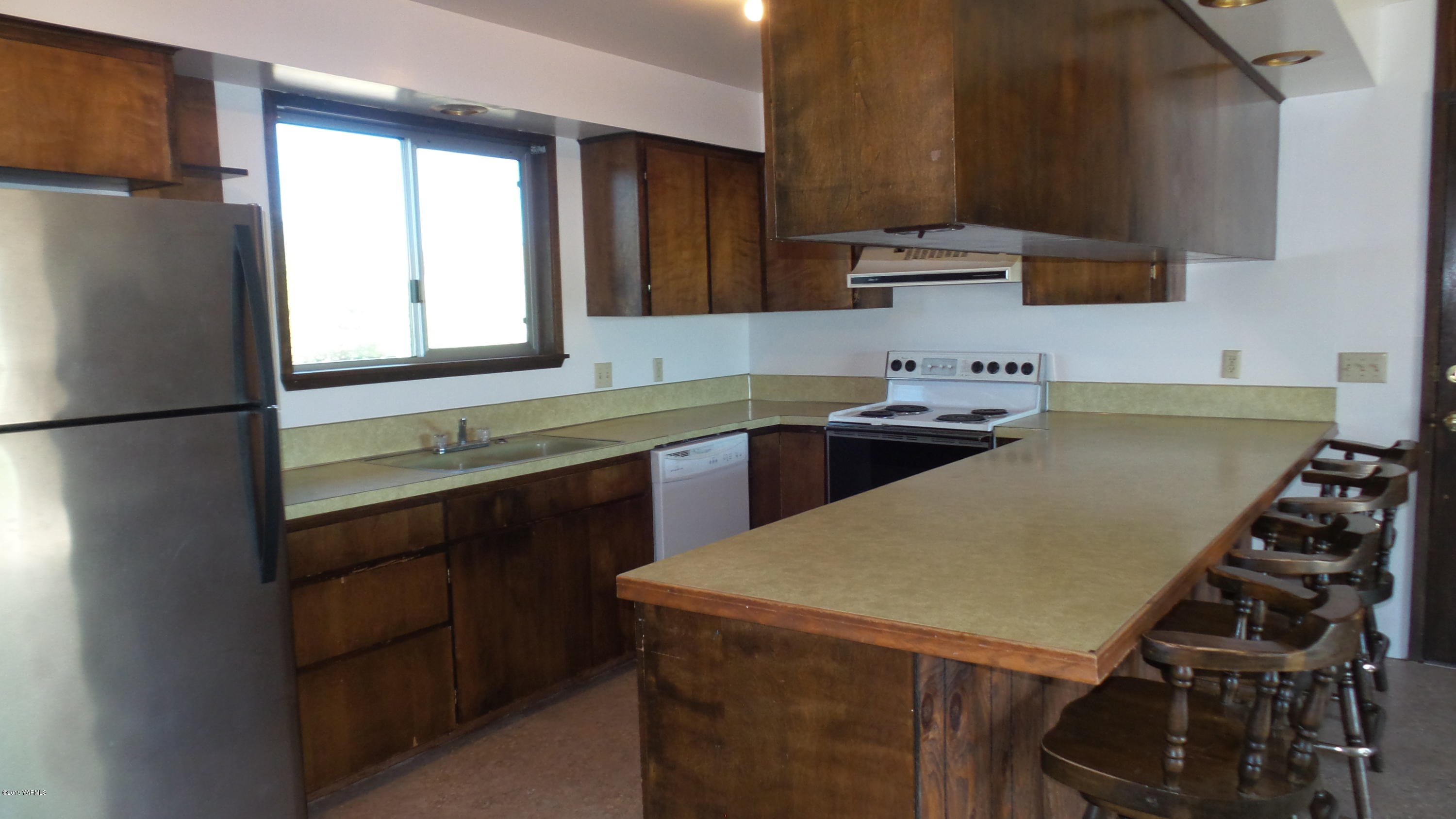 71 West Canyon Road Yakima, WA 98908 - Photo 6 of 19 a kitchen with a sink a stove a refrigerator and cabinets