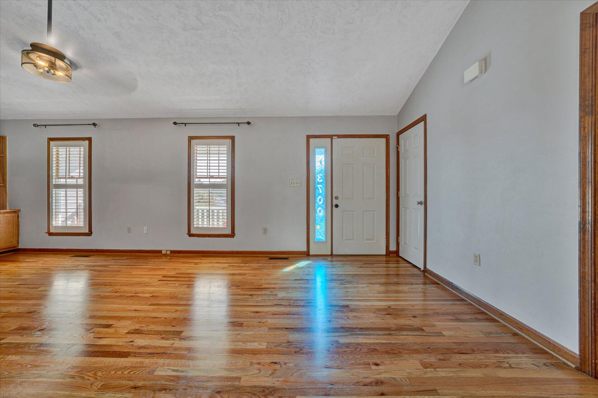 3700 Rte 3004 Roanoke, VA 24012 - Photo 9 of 40 07-DSC00010