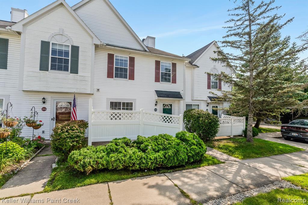 22040 Cape Cod Way Farmington Hills, MI 48336 - Photo 2 of 37