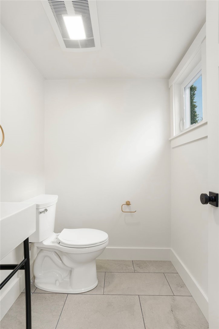 54 Grand View Street Providence, RI 02906 - Photo 20 of 43
