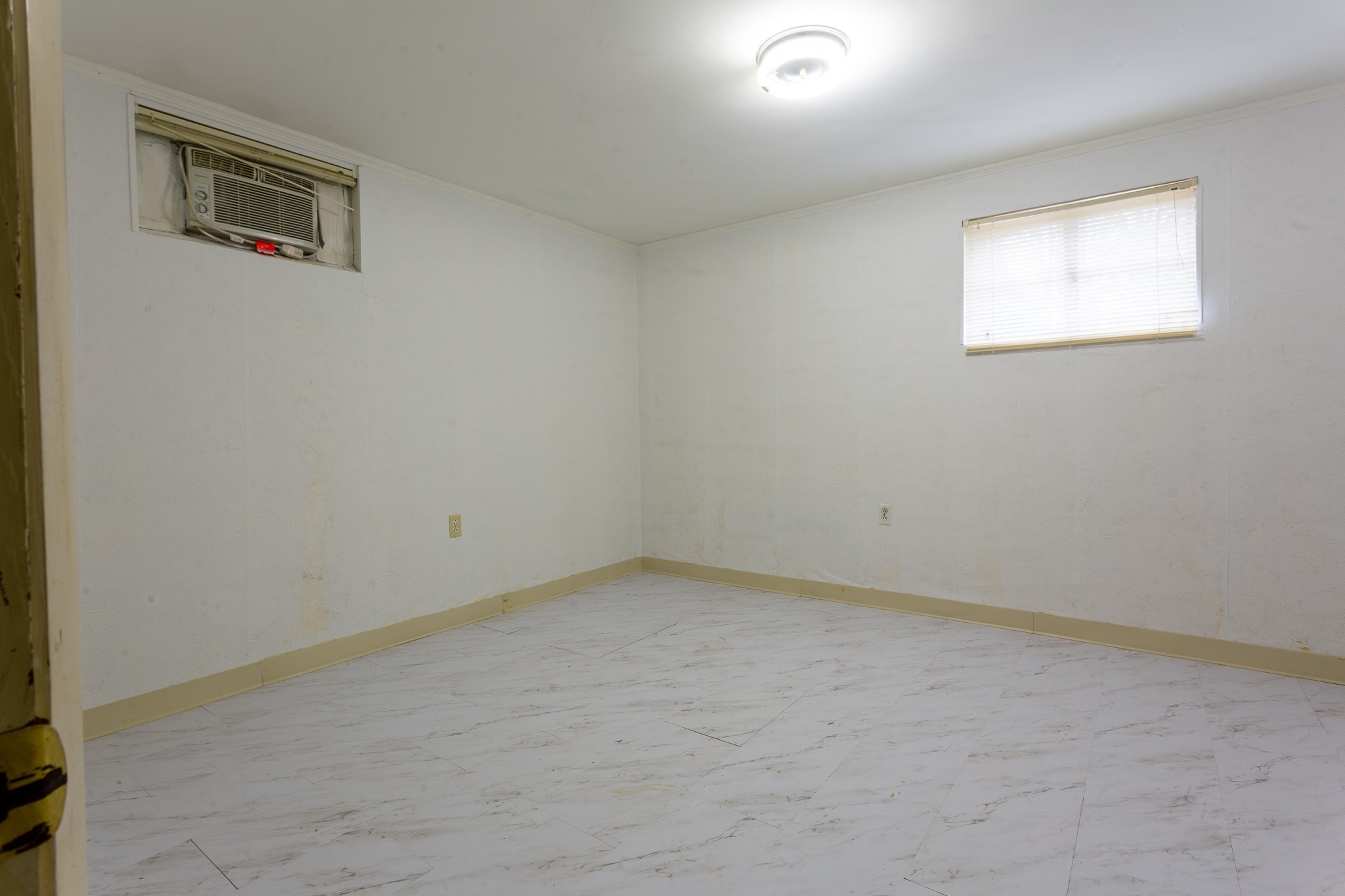 133 Byrd Road Dover, TN 37058 - Photo 19 of 35 an empty room with a window