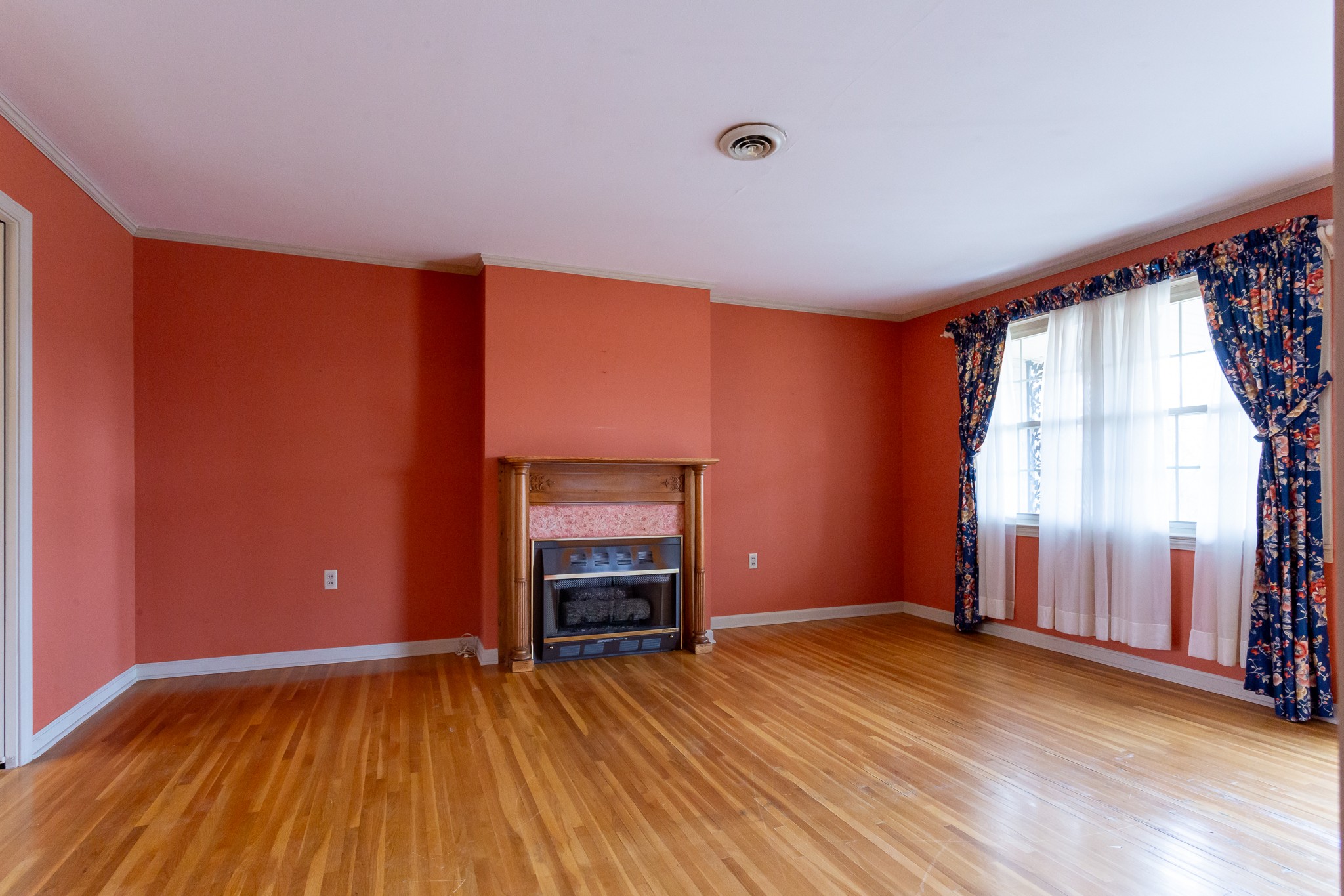133 Byrd Road Dover, TN 37058 - Photo 3 of 35 an empty room with a hardwood and a window