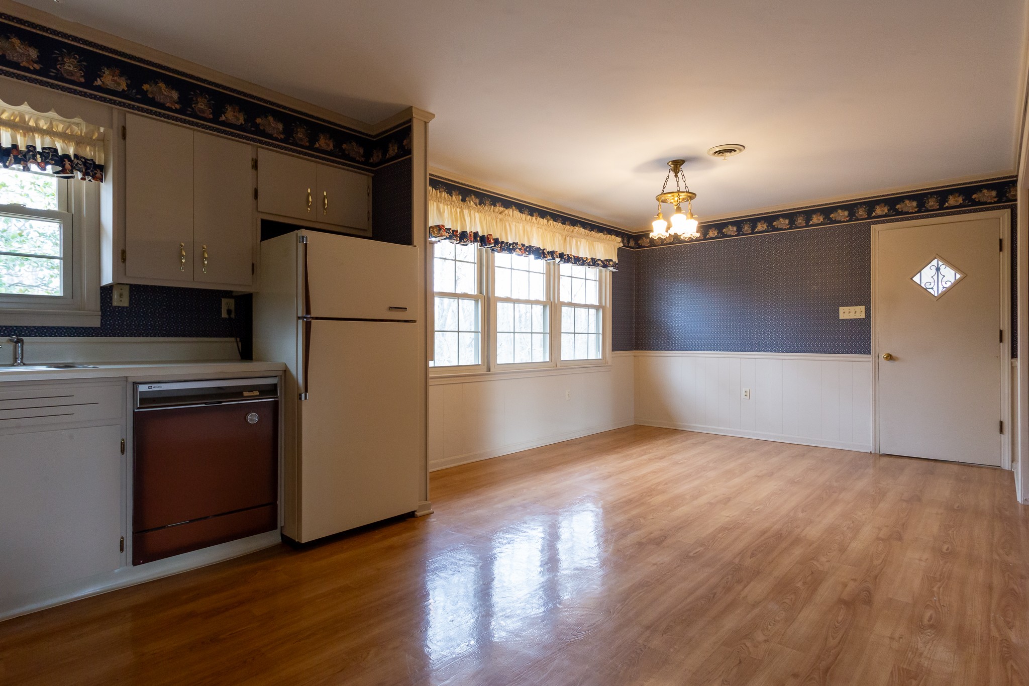 133 Byrd Road Dover, TN 37058 - Photo 7 of 35 a kitchen with granite countertop a refrigerator a sink dishwasher a stove and white countertops with wooden floor