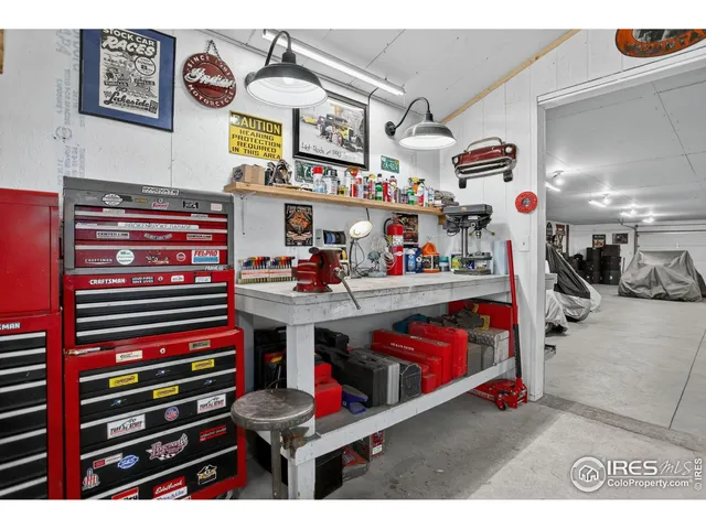 a view of utility room