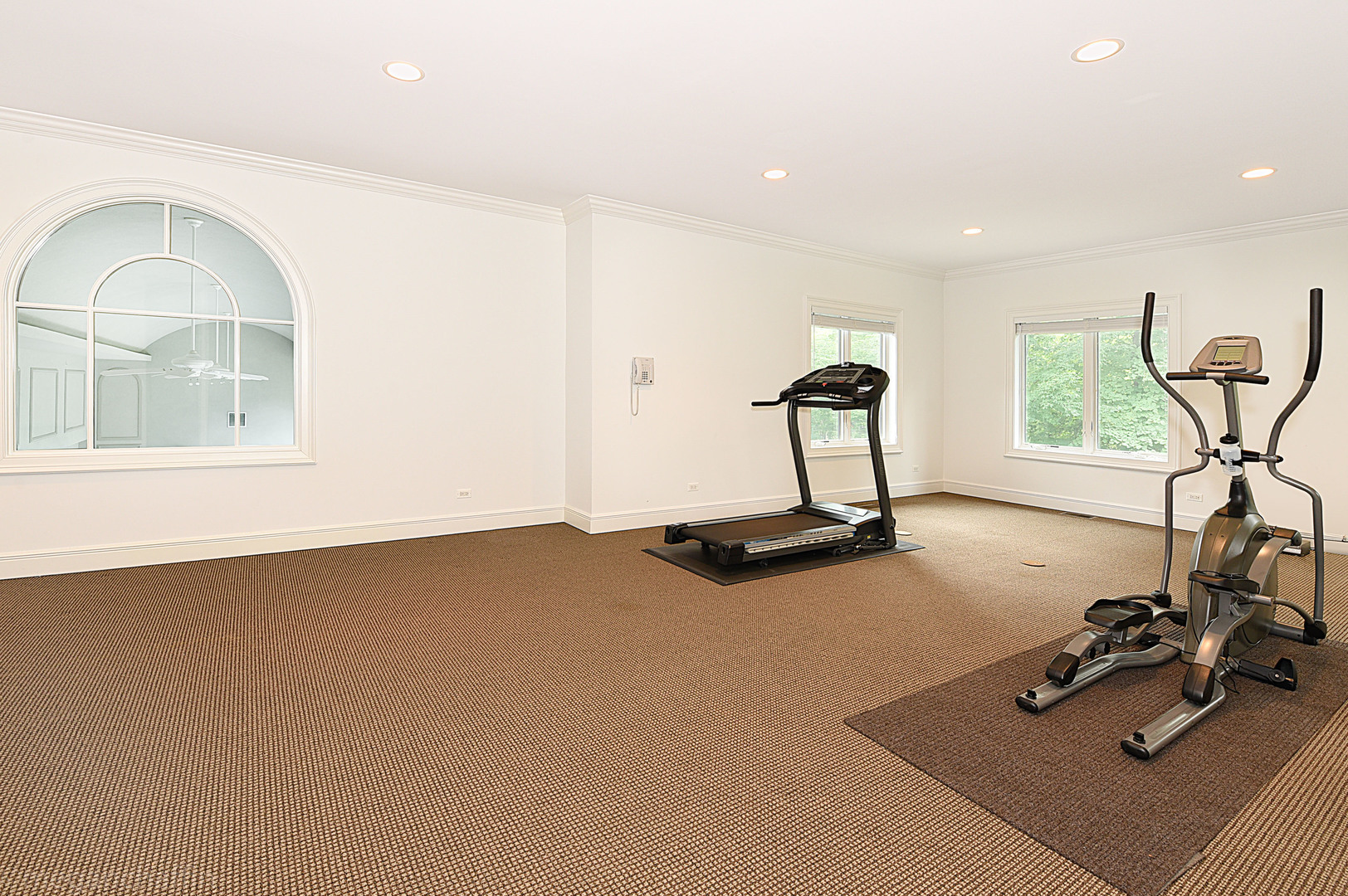 650 Arbor Drive Lake Bluff, IL 60044 - Photo 18 of 49 a view of a room with gym equipment