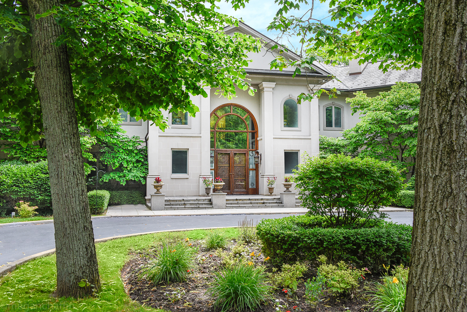 650 Arbor Drive Lake Bluff, IL 60044 - Photo 10 of 49 a front view of a house with garden