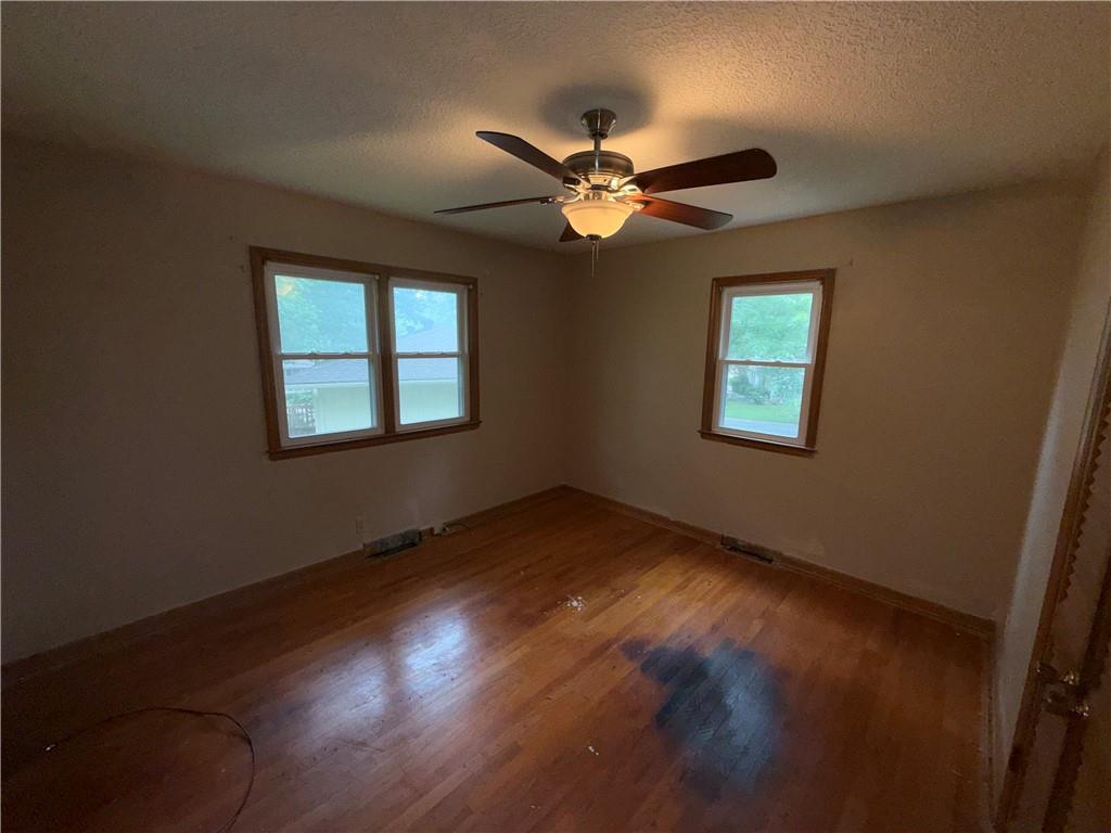 5008 Spring Street Kansas City, MO 64133 - Photo 27 of 36