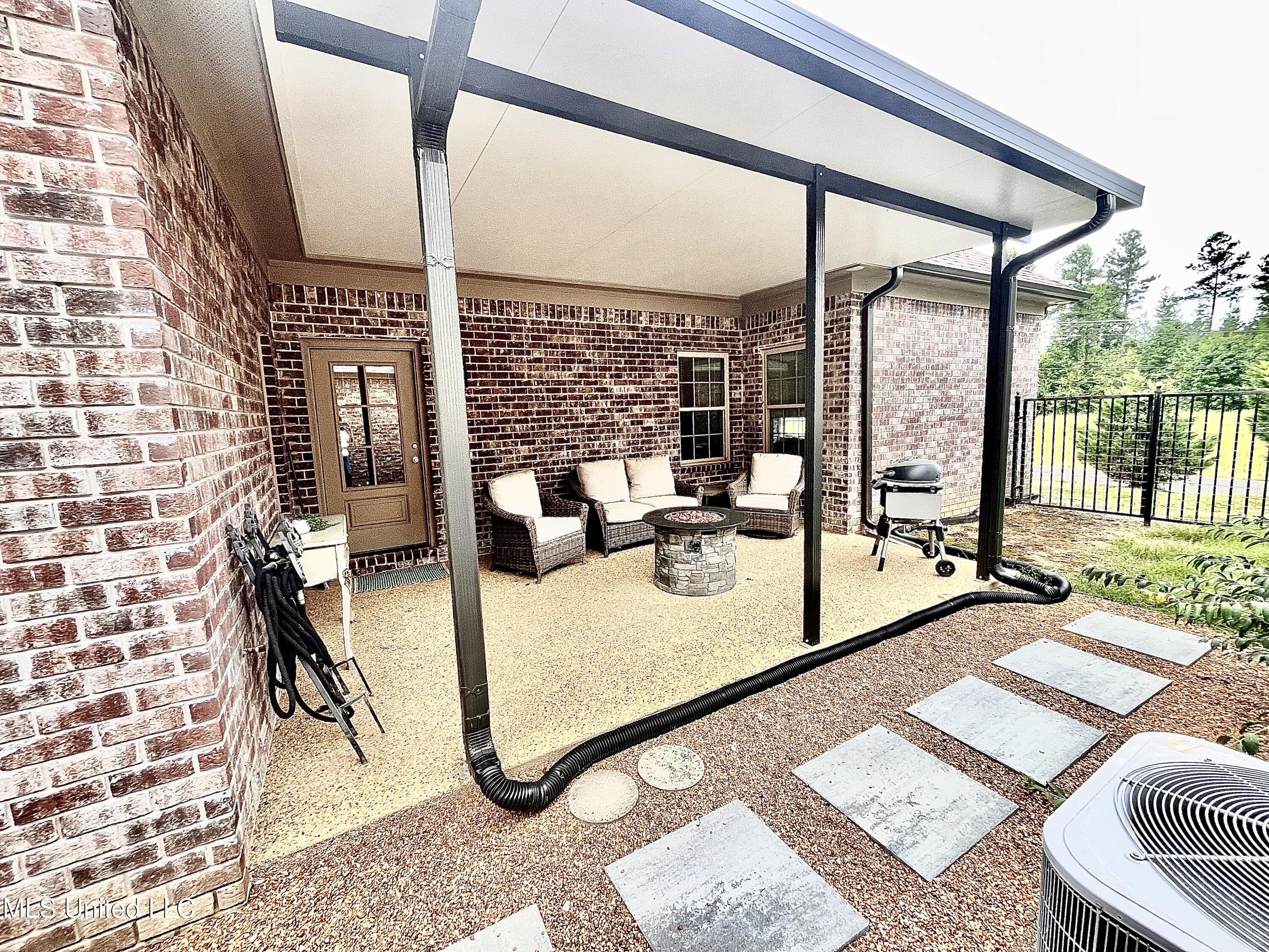 26 Price Loop Holly Springs, MS 38635 - Photo 5 of 21 covered patio