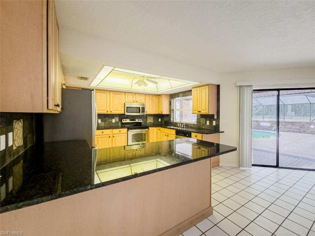 565 North Idle Terrace Hernando, FL 34442 - Photo 5 of 32