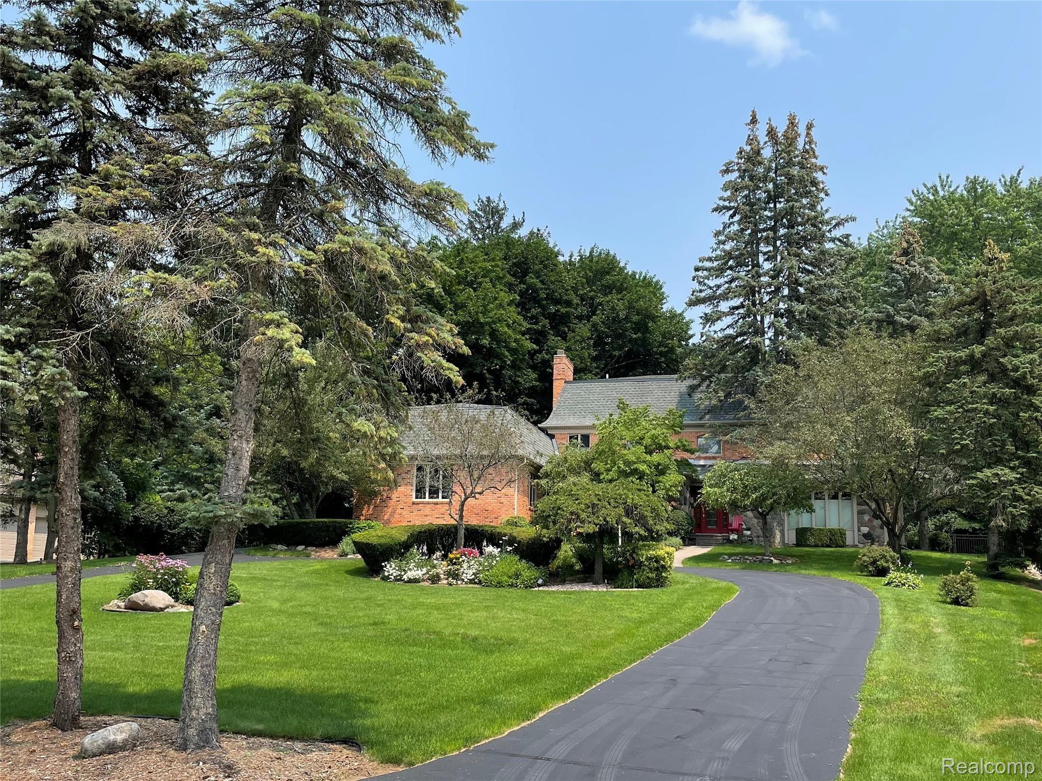 811 Hidden Pine Road Bloomfield Hills, MI 48304 - Photo 1 of 47 811 Hidden Pines in a secluded enclave of 20 homes