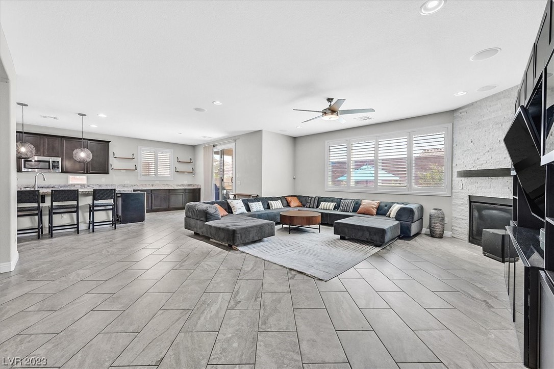 11092 Hunting Hawk Road Las Vegas, NV 89179 - Photo 4 of 51