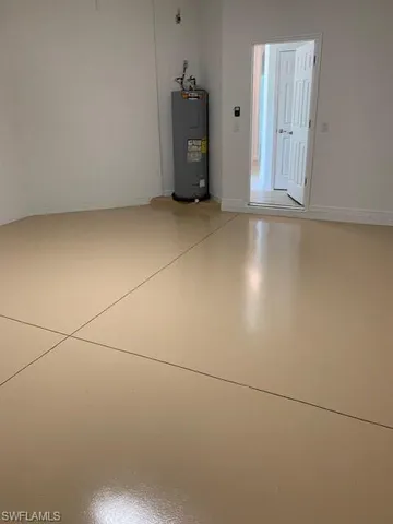 a view of a livingroom with bathroom