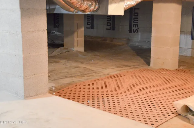 $732,500 | 170 Pin Oak Lane, Crossville, TN 38555