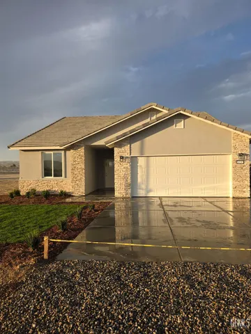 a view of a backyard of the house