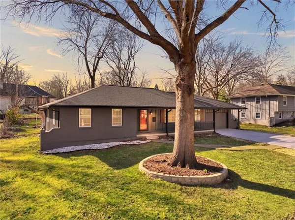 $394,999 | 12718 Crystal Avenue, Grandview, MO 64030
