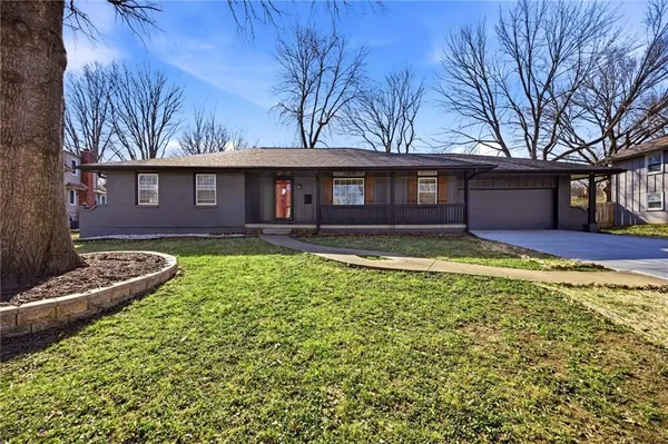 $394,999 | 12718 Crystal Avenue, Grandview, MO 64030