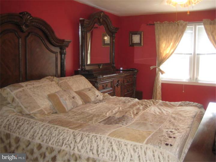 1318 Salem Road Burlington, NJ 08016 - Photo 14 of 24 Master Bedroom