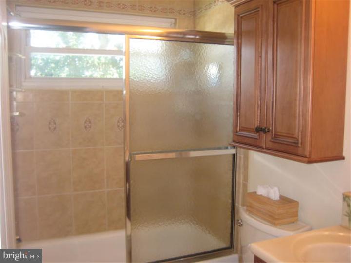 1318 Salem Road Burlington, NJ 08016 - Photo 15 of 24 Master Bathroom