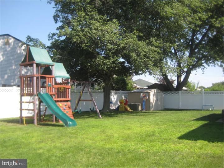 1318 Salem Road Burlington, NJ 08016 - Photo 22 of 24 Exterior Back