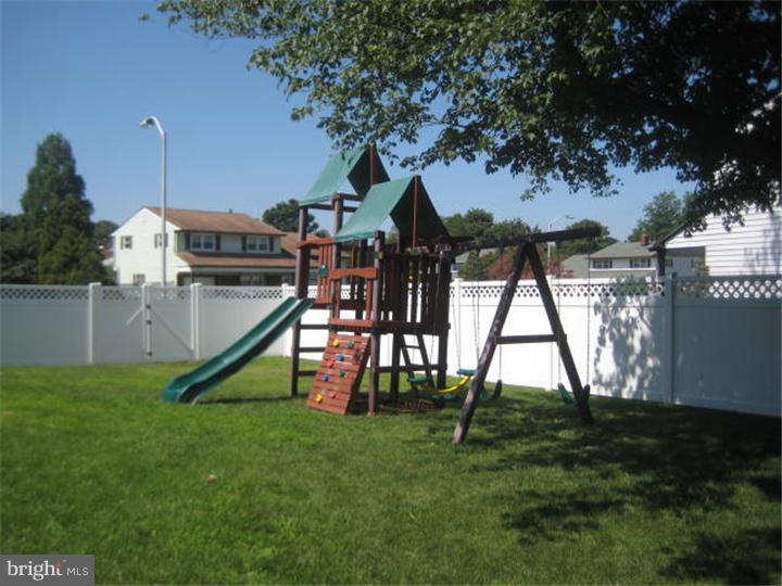 1318 Salem Road Burlington, NJ 08016 - Photo 24 of 24 Exterior Back