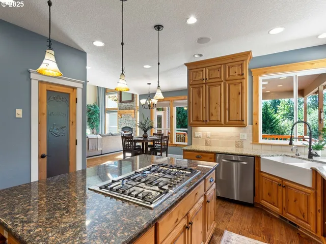 $1,599,900 | 15600 Northeast 194th Court, Brush Prairie, WA 98606